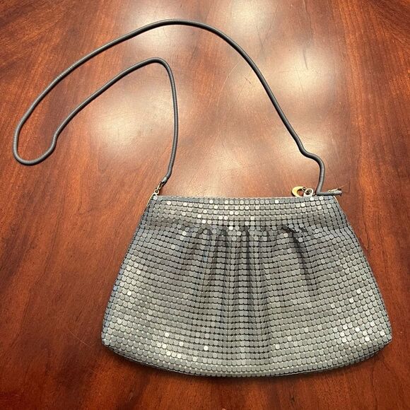 Grey Metal Mesh Evening Bag w/metal handle EYE CATCHIING! Satin interior - Picture 5 of 15